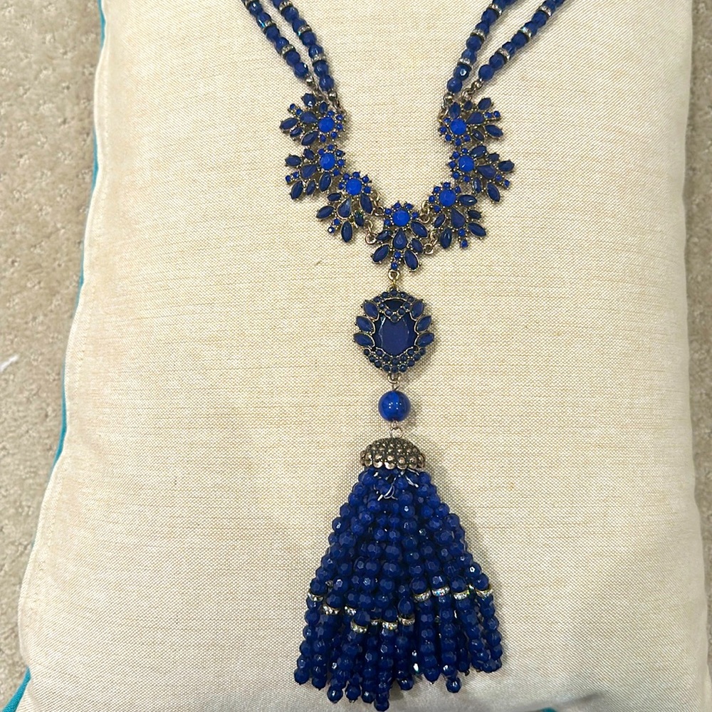 STUNNING NECKLACE GOLD TONE DESIGNER BLUE CRYSTAL DETAILED TASSEL NECKLACE